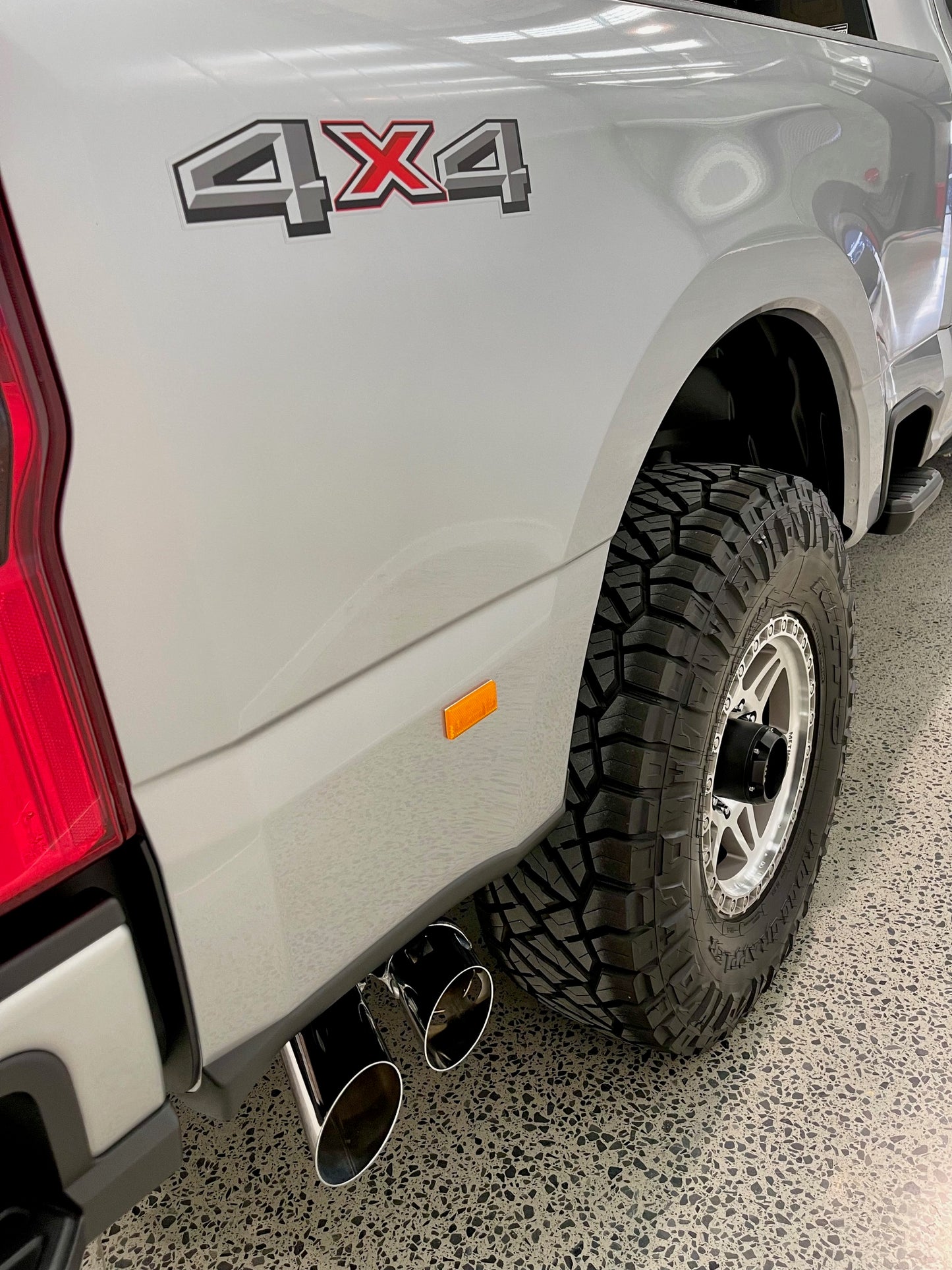 NEW 2024 FORD F250 PLATINUM - ICONIC SILVER (STOCK# 5062)