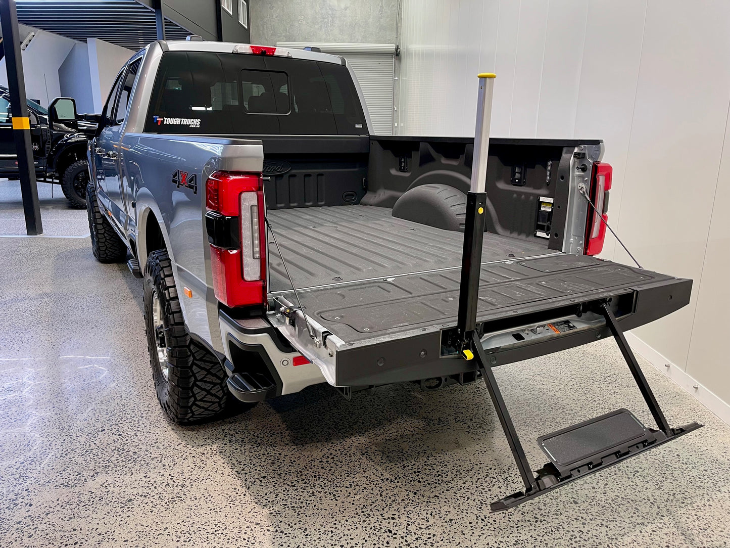 NEW 2024 FORD F250 PLATINUM - ICONIC SILVER (STOCK# 5062)
