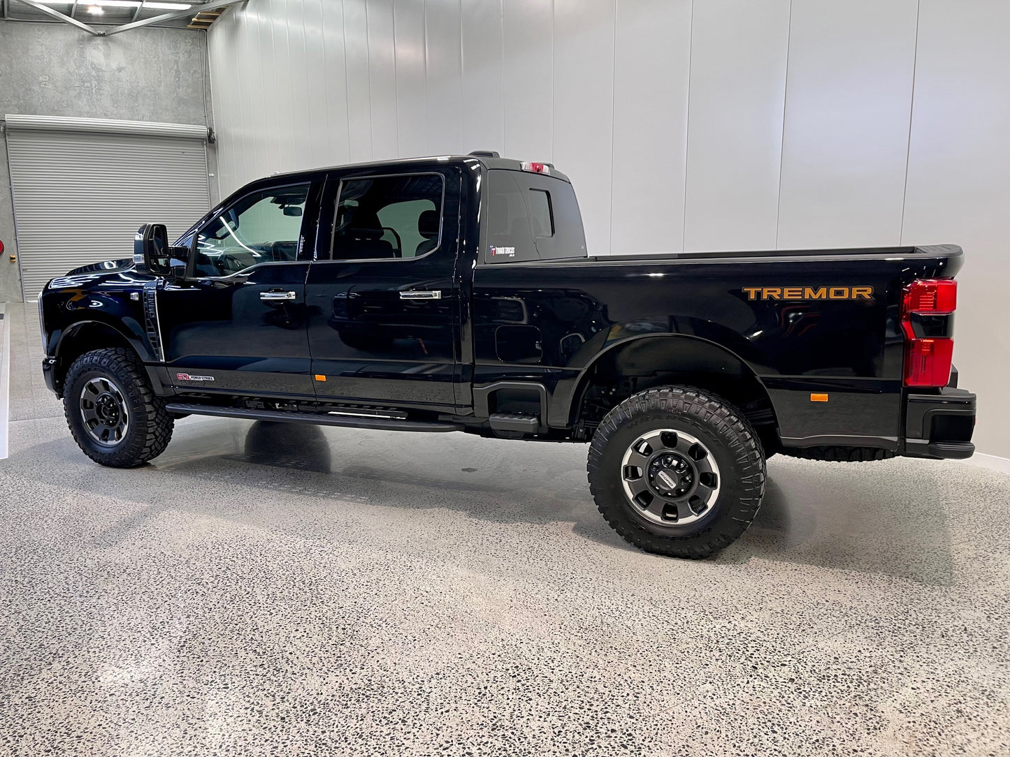 EX-DEMONSTRATOR 2024 F250 PLATINUM TREMOR, AGATE BLACK (SN# 5066)