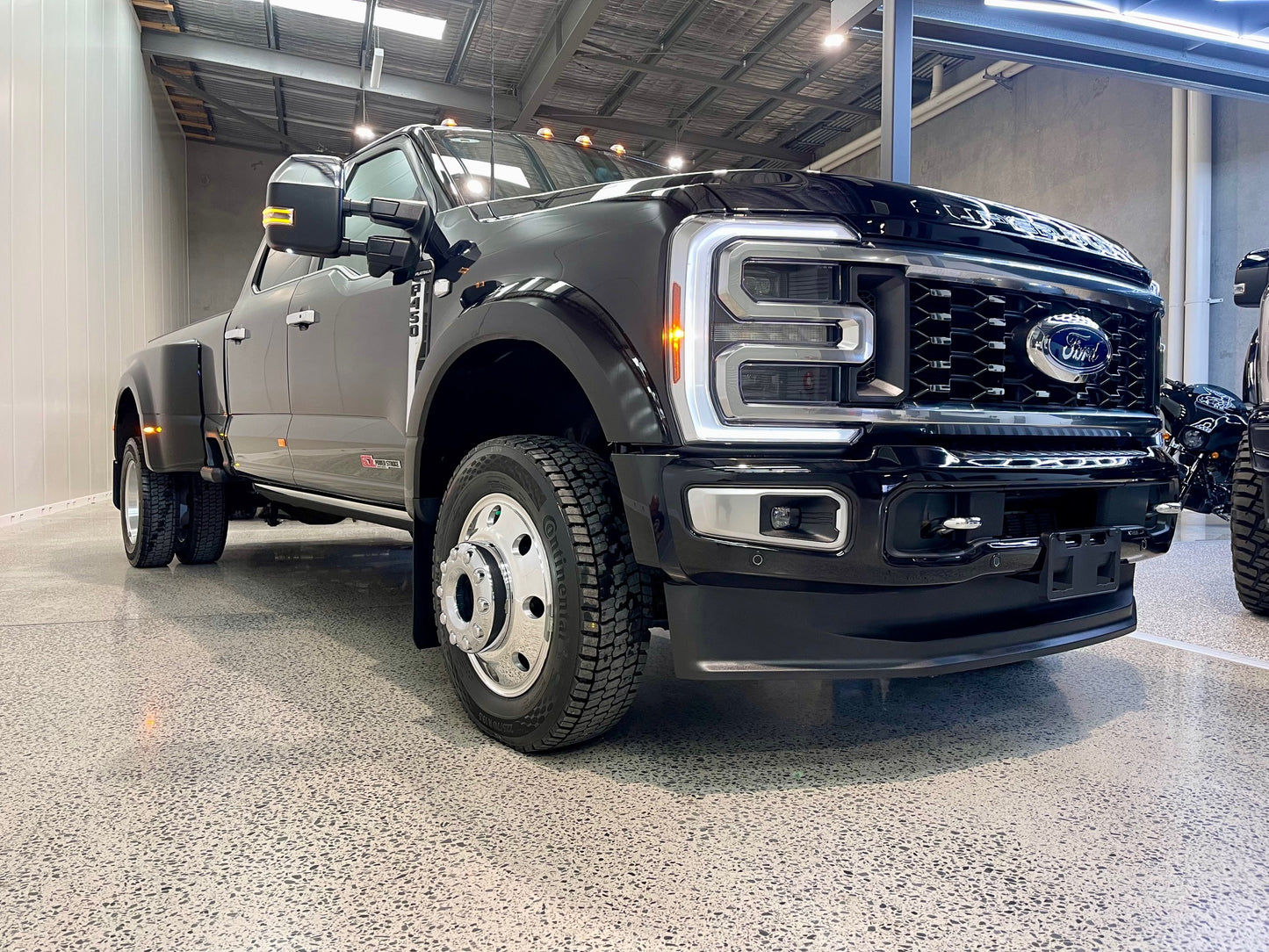 NEW 2024 F450 PLATINUM HIGH OUTPUT, FX4 - BLACK (SN# 5087)