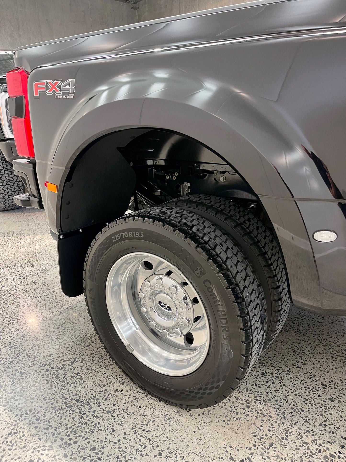 NEW 2024 F450 PLATINUM HIGH OUTPUT, FX4 - BLACK (SN# 5087)