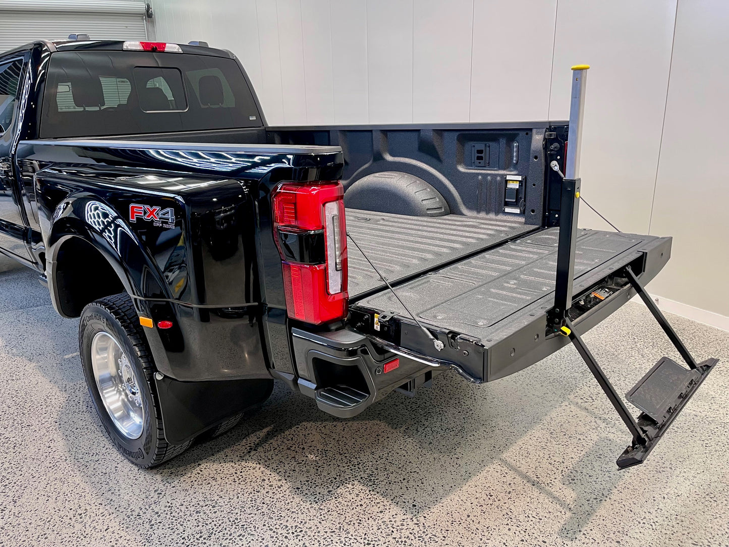 NEW 2024 F450 PLATINUM HIGH OUTPUT, FX4 - BLACK (SN# 5087)