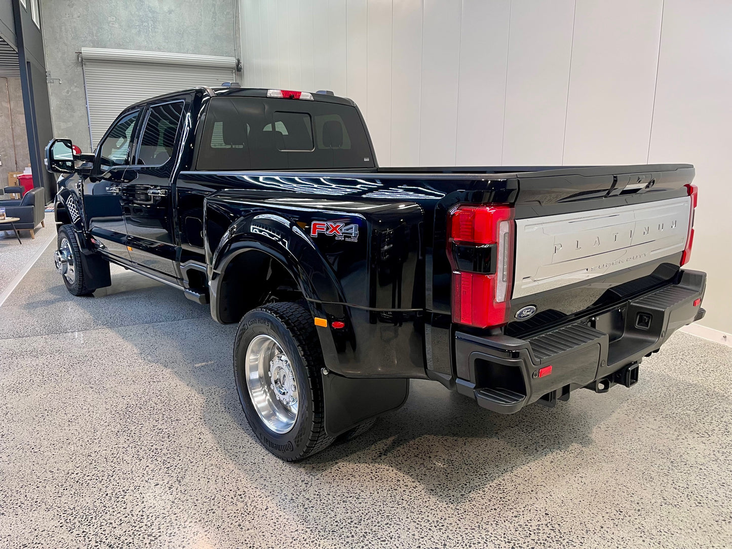 NEW 2024 F450 PLATINUM HIGH OUTPUT, FX4 - BLACK (SN# 5087)