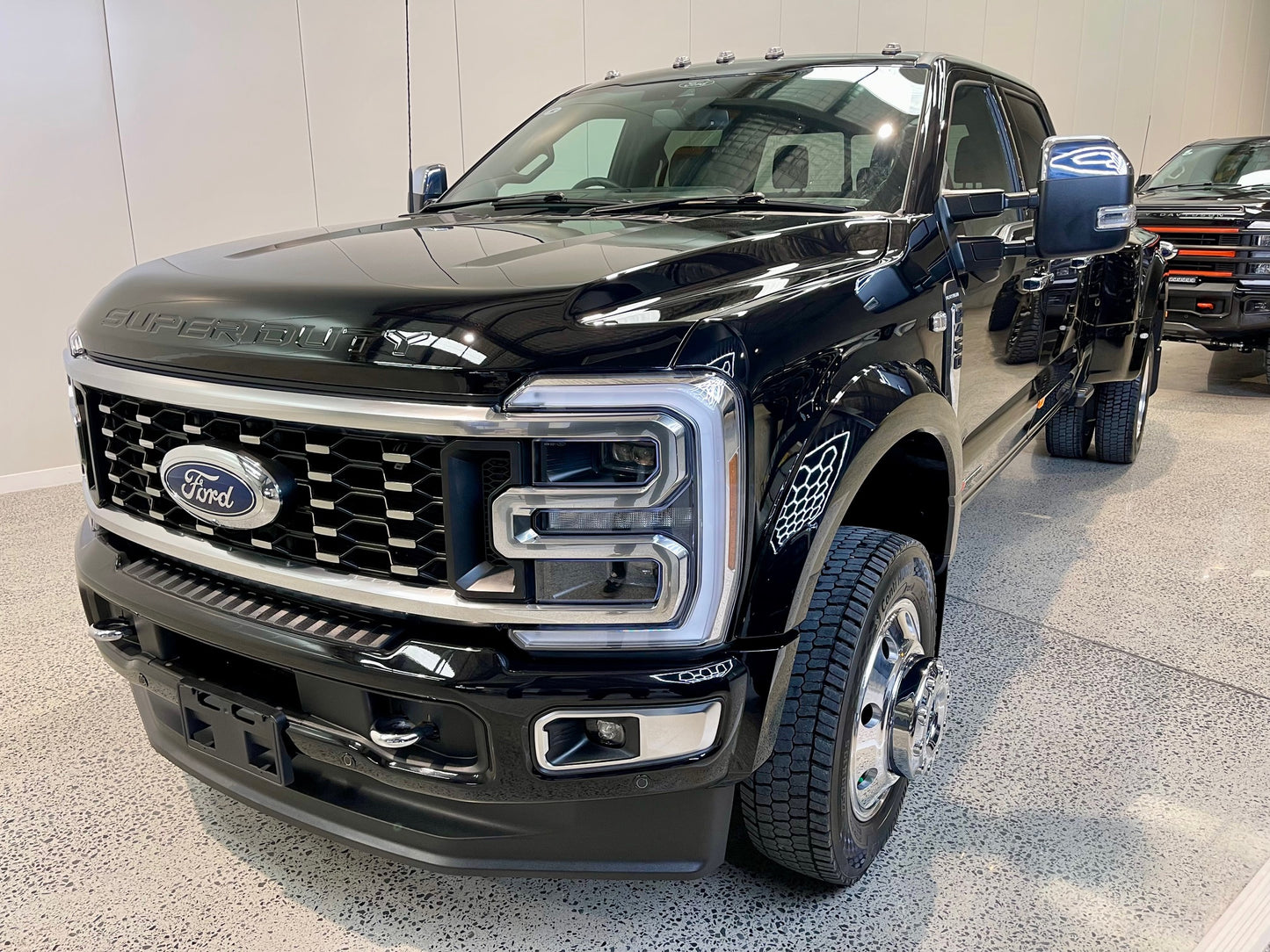 NEW 2024 F450 PLATINUM HIGH OUTPUT, FX4 - BLACK (SN# 5087)