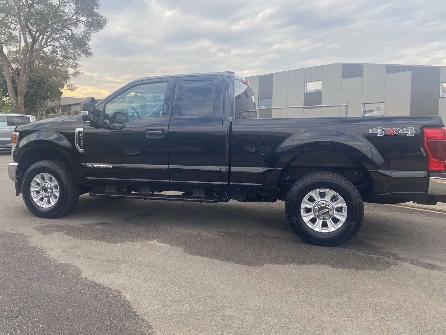 2022 Ford F250 XLT in Agate Black (STOCK# TT 6907)