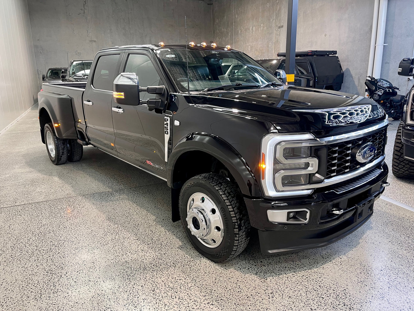 NEW 2024 F450 PLATINUM HIGH OUTPUT, FX4 - BLACK (SN# 5087)