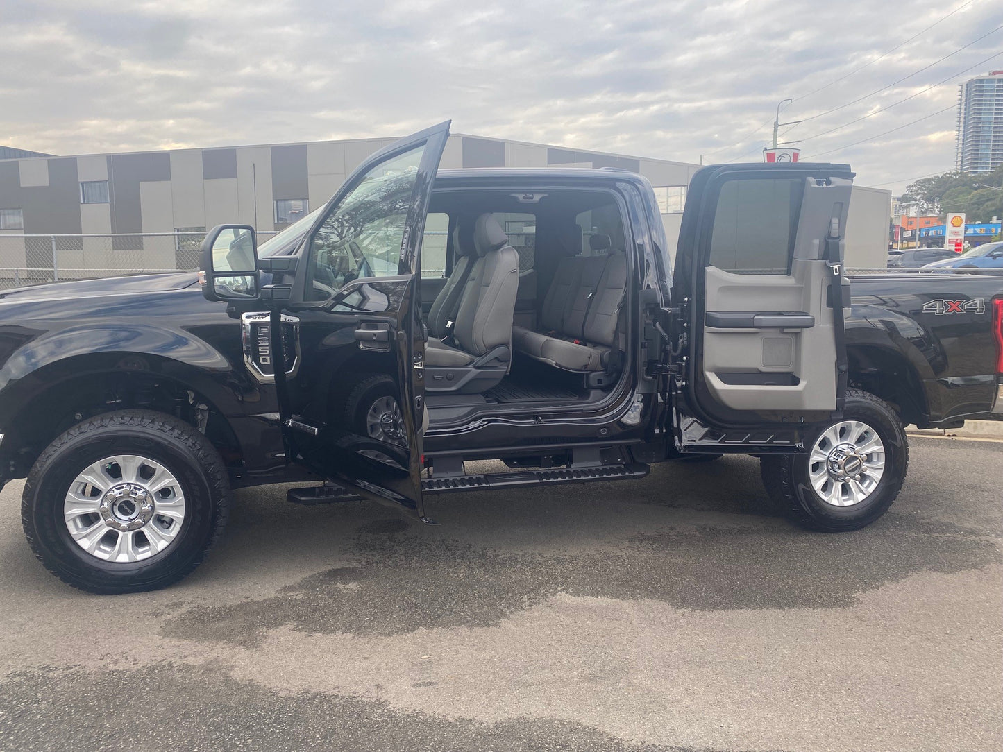 2022 Ford F250 XLT in Agate Black (STOCK# TT 9693)