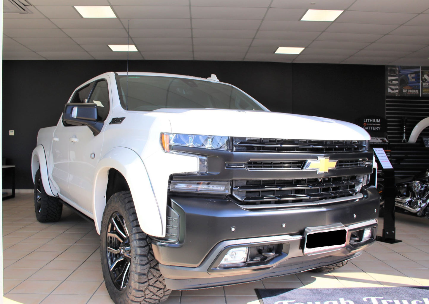 Upgrade Package: Chevy Silverado 1500 19-21 Blackout Package